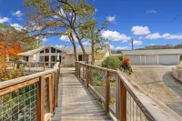 Gorgeous Swimming Pool and Creekside Deck - Charming Weekend Escape