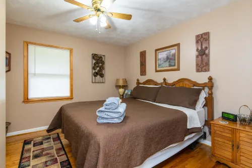 Hot Tub, WiFi, Satellite - Family Home - Carrie's Cottage - Red River Gorge, Kentucky! Hotels in Campton