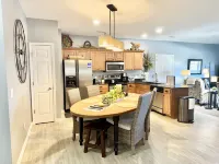 Spacious Master Suite and Private Deck with Grill - Elegant Retreat Hotel a Ridgedale