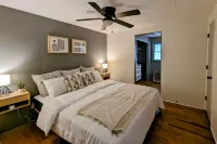 Charming Fenced Yard and Cozy Fire Pit - Enchanting Mountain Retreat Hotels in Swannanoa