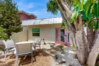 Well-Furnished Beach Condo w/Shared Swimming Pool, Washer/Dryer, Free WiFi Hotels in Anna Maria