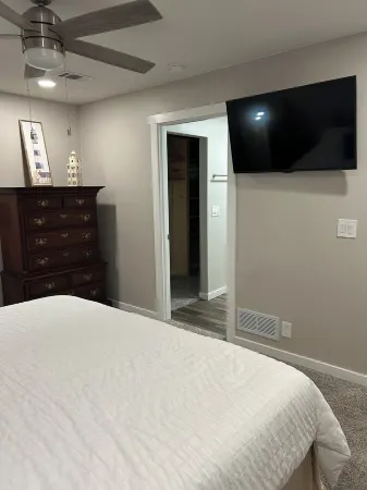 Fully Remodeled Riverfront home with private ramp and dock on Mississippi River