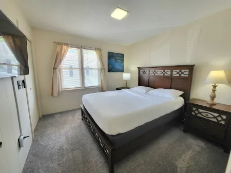 THE CLASSIC OCEAN BEACH HOUSE: 6 QUEEN 1 SOFA BED