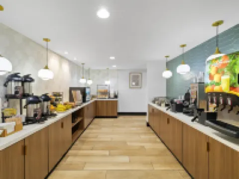 La Quinta Inn & Suites by Wyndham Santa Cruz Hotels in Santa Cruz