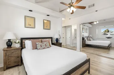 Shared Dock and Luxurious Hot Tub - Gorgeous Waterfront Retreat