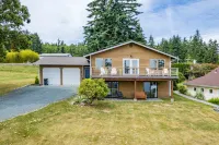 Breathtaking Views and Game Room - Delightful Coastal Sanctuary