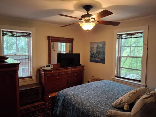 2nd Floor Apartment 5 minutes to the subway to Boston & Cambridge. 米爾頓住宿飯店