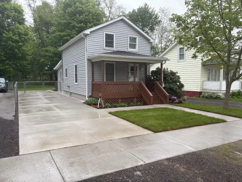 Updated & Clean Dog Friendly Cottage - Walk to Chautauqua Lake. Beautiful views!