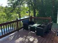Chute Pond Chalet: Charming 4-Bed Lakefront Cottage on Chute Pond 芒廷酒店
