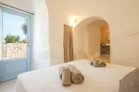 TD Lamiamola Stylish Trulli Lamie with Pool