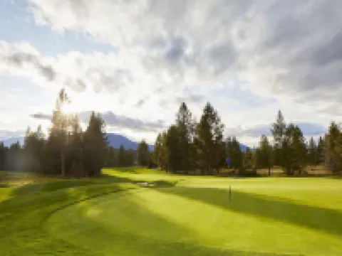 ヘッドウォーターズ ロッジ アット イーグル ランチ リゾート インヴァーミアのホテル