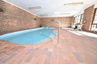 Horsham Mid City Court Motel - Pools