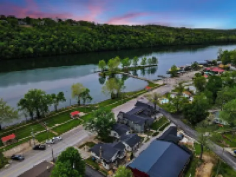 The Raven's Roost Lake View Retreat 3bd 2ba