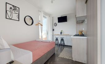 A Bright and Relaxing Penthouse