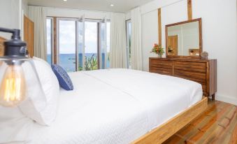 Wow! Views and More, Fantastic 2 Bedroom in West End - Villa Agua Apts