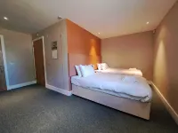 An Spiris Accommodation at Dundreggan Rewilding Centre - Parkering