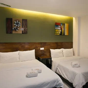 Econtel Hotel Отели в г. Баян Лепас