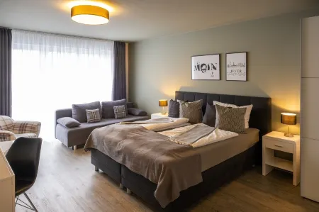 Stadthotel Jever Отели в г. Йевер