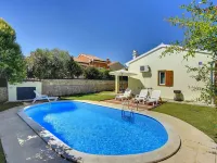 Detached Holiday House with Private Pool Only Near the Beach