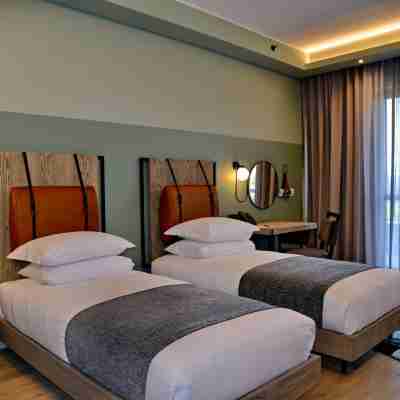 Courtyard Hotel Waterfall City Rooms