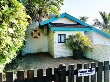 Boathouse Bed and Biscuit - Cabin Отели в г. Маргит