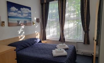 Evans Hotel