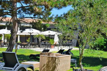 Best Western Plus Clos Syrah Отели в г. Валанс