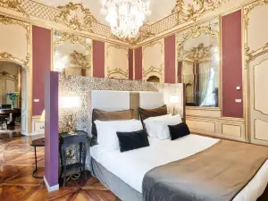 Palazzo Del Carretto-Art Apartments and Guesthouse
