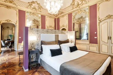 Palazzo Del Carretto-Art Apartments and Guesthouse