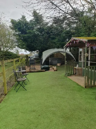 Glamping with Llamas Отели рядом с достопримечательностью «Сандрингем Эстейт»