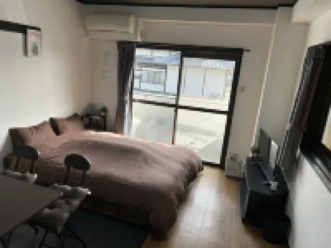 Guest House Zwell Hakata Befu Hotels near Gallery Gaya