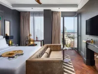 Debrah Brown, a Member of Brown Hotels Hoteles cerca de Piscina Gordon