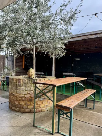 The Crown Rooms Отели рядом с достопримечательностью «Барьер Темзы»