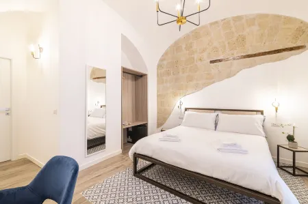 Santa Teresa Luxury Rooms Отели рядом с достопримечательностью «Piazza Garibaldi»