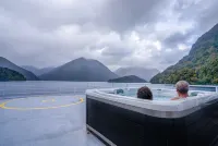 Milford Sound Overnight Cruise - Fiordland Discovery - bar