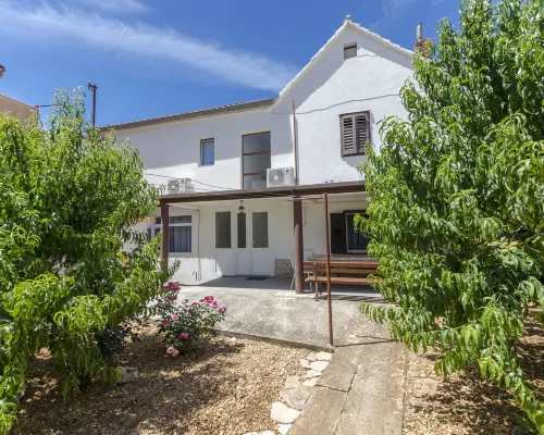 Apartments Katica Hotels in Primosten