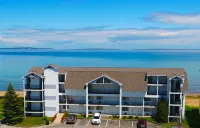 Quality Inn & Suites Mackinaw City Beachfront Hotels in Wawatam Township