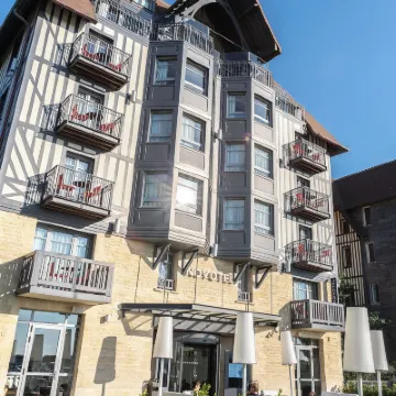 Novotel Deauville Beach Hotels near Deauville Beach