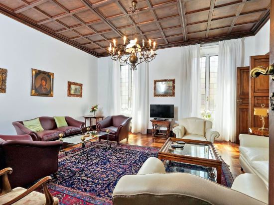 Prestigious Apartment Via Veneto