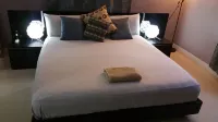 Modern London Decor Guest Apartments