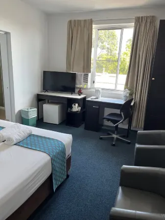 Greenwich Inn Motel Отели рядом с достопримечательностью «Кларкс Пойнт Резерв»