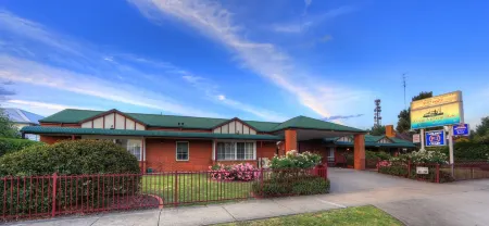 Bairnsdale Tanjil Motor Inn Отели рядом с достопримечательностью «St Mary's Catholic Church»