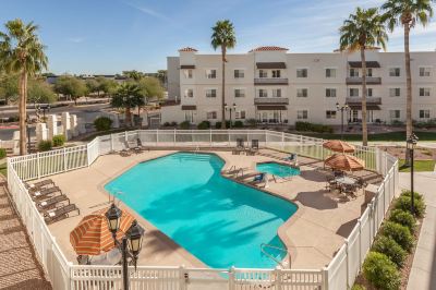 屋外プール ハイアット プレイス フェニックス チャンドラー ファッション センターの写真