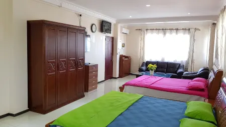 Mahe Holiday Resort Отели рядом с достопримечательностью «Mauritius Duty Free Paradise Co Ltd.»