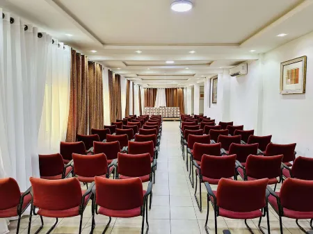 Yaahot Отели в г. Яунде