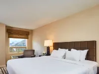 Grande Rockies Resort-Bellstar Hotels & Resorts Hotels near Kananaski Wildlife Drive