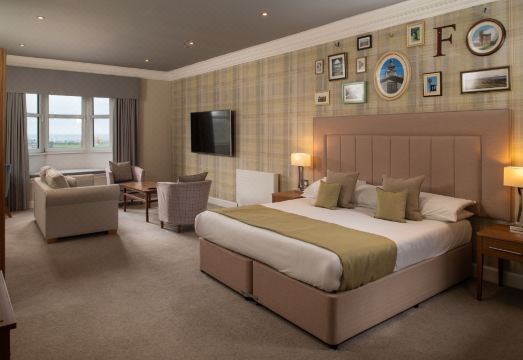 페어필드 하우스 호텔의 실내 수영장