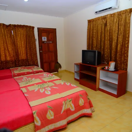Purnama Beach Resort Отели в г. Пангкор