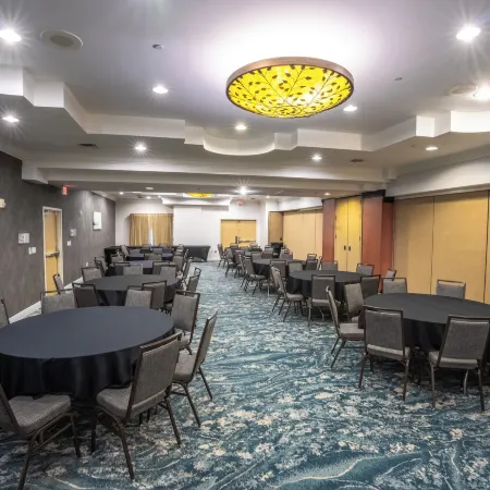 Fairfield Inn & Suites Jacksonville Butler Boulevard Отели рядом с достопримечательностью «Метрополитан Парк»