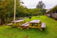Lloyd's on the River Country Inn by OYO Hotels in Swain County